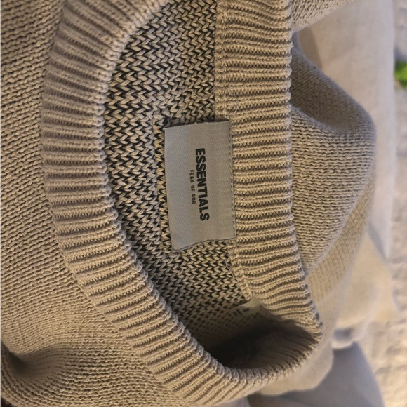 essentials sweatshirt - Picture 2 of 2